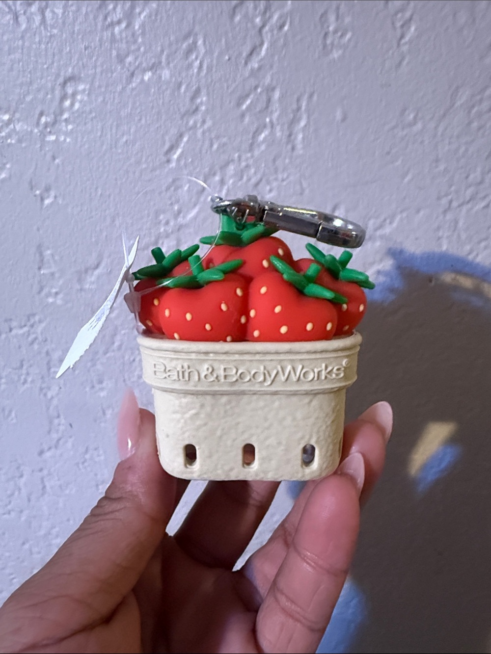 Bath & Body Works Strawberry Basket Clip Keychain - pocketbac holder